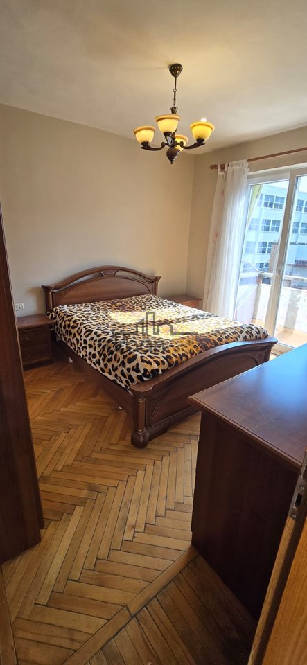Shitet, Apartament 1+1+ Kuzhinë e Vecuar, Rruga Muhamet Gjollesha , Tiranë - 158.000 Euro| 65 m²