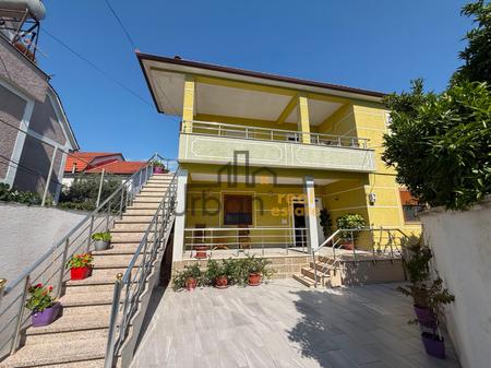Shitet Vilë 2 kateshe te Treshi, Rruga Kastrioteve, Tiranë - 290000€ | 114 m²