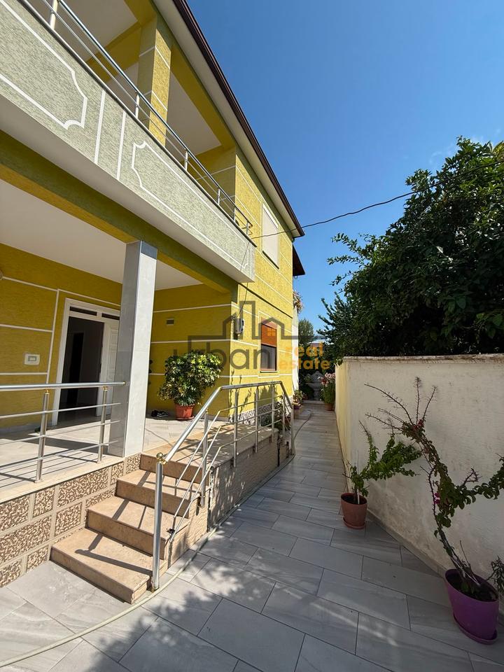 Shitet Vilë 2 kateshe te Treshi, Rruga Kastrioteve, Tiranë - 290000€ | 114 m²