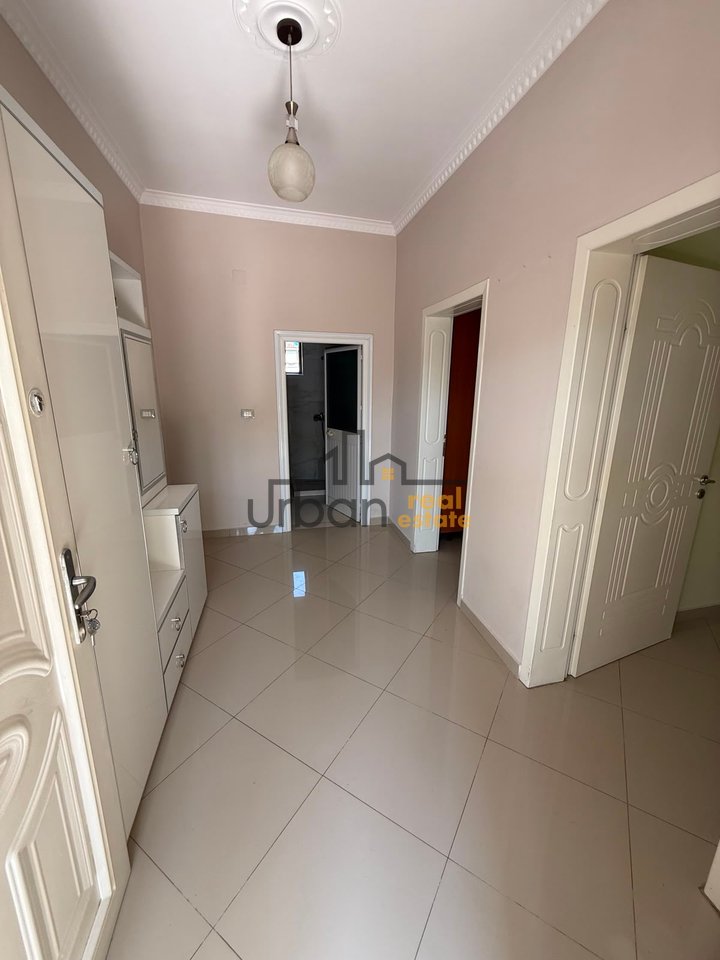 Shitet Vilë 2 kateshe te Treshi, Rruga Kastrioteve, Tiranë - 290000€ | 114 m²