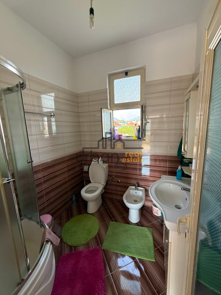 Shitet Vilë 2 kateshe te Treshi, Rruga Kastrioteve, Tiranë - 290000€ | 114 m²