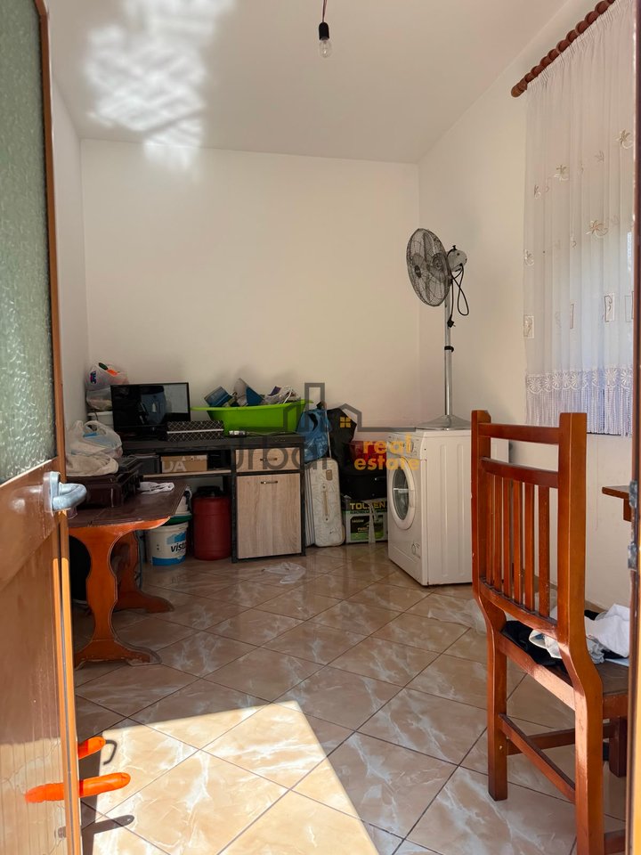 Shitet Vilë 2 kateshe te Treshi, Rruga Kastrioteve, Tiranë - 290000€ | 114 m²