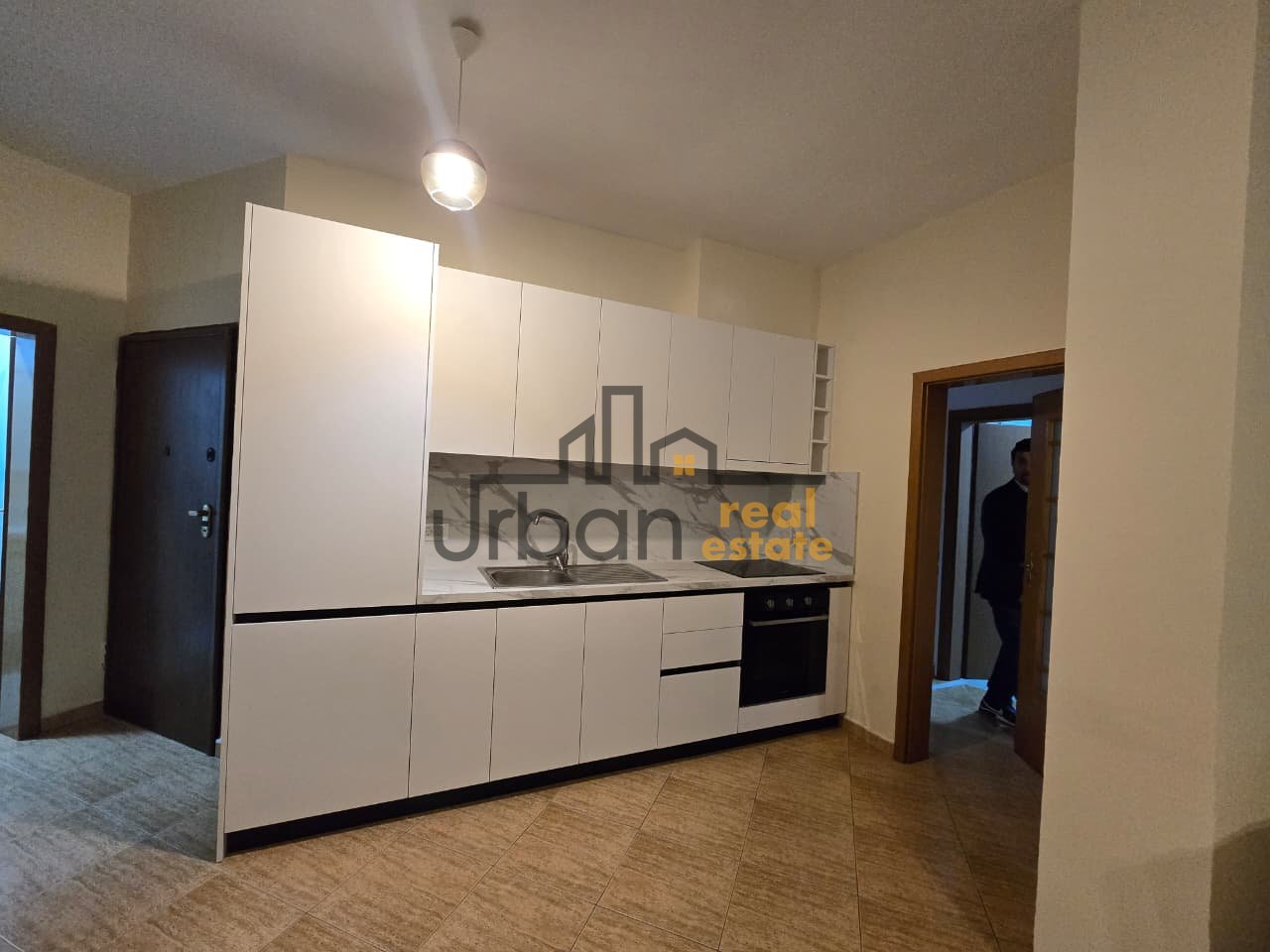 Qera,  Apartament 2+1+2, Rruga e Kosovarëve, Tiranë - 800€ | 105 m²