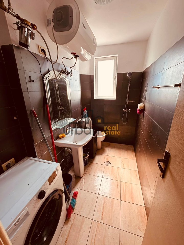 Qera, Apartament 1+1 ,Pranë Shkollës së Bashkuar, Tiranë - 45,000 Lekë | 50 m²