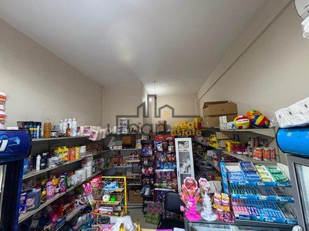 Qera, Dyqan ,Terminali Jug-Veri, Tiranë - 50.000 Lekë | 30 m²