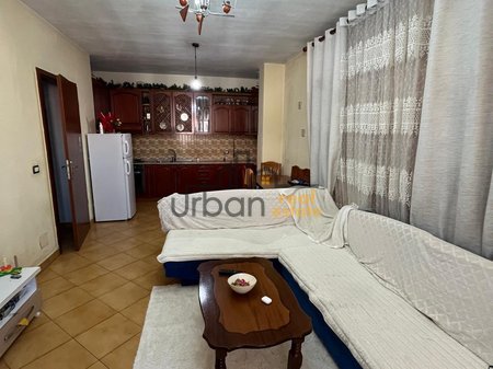 Shitet, Apartament 2+1 ,Pallatet Çabej, Tiranë - 135.000.000 Lekë | 112.2 m²