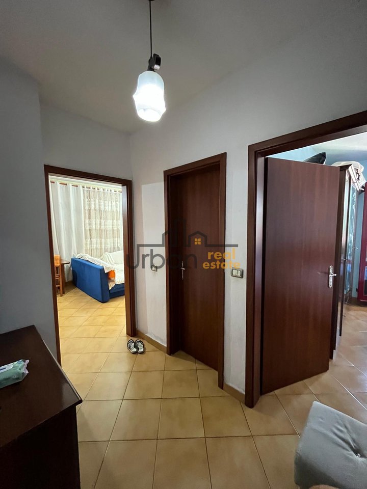 Shitet, Apartament 2+1 ,Pallatet Çabej, Tiranë - 135.000.000 Lekë | 112.2 m²