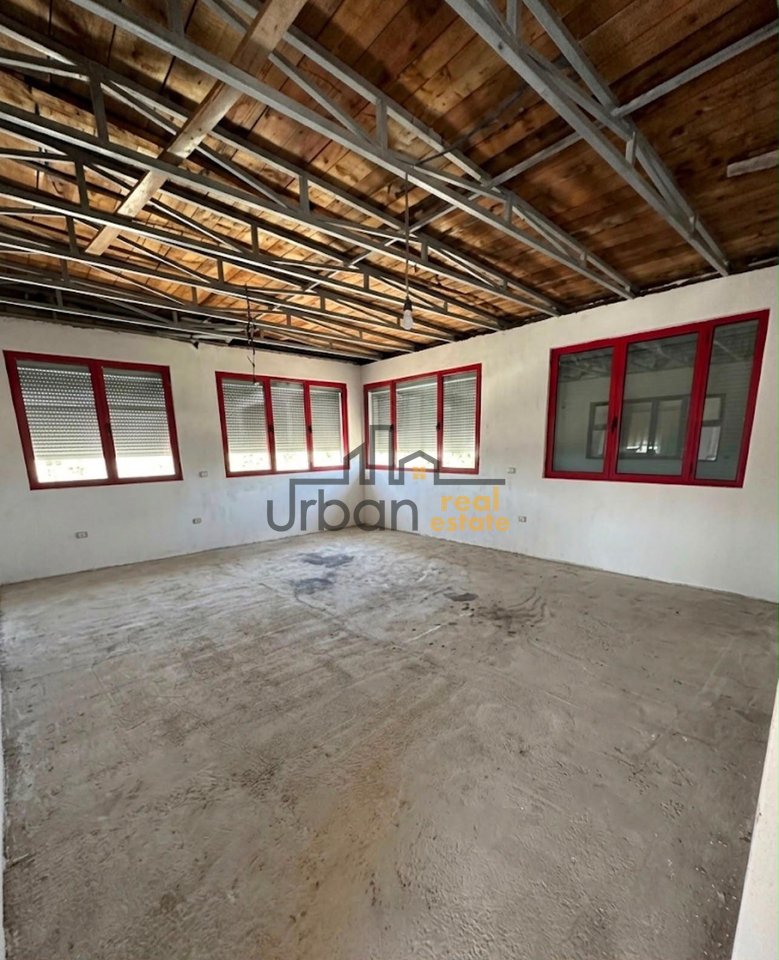 Shitet, Apartament 2+1 ,Pallatet Çabej, Tiranë - 135.000.000 Lekë | 112.2 m²