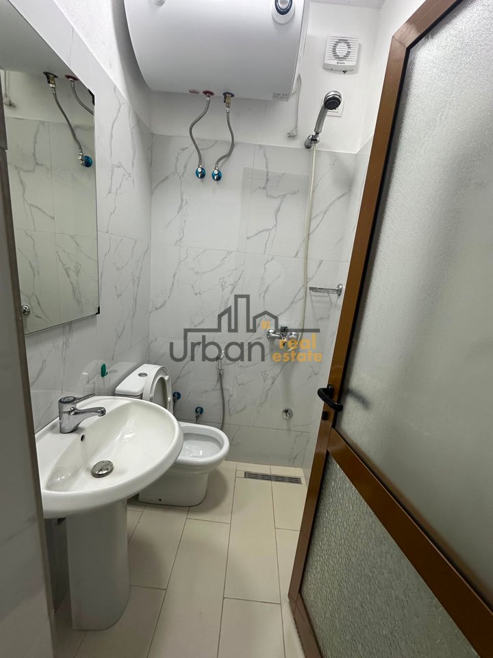 Qera, Garsoniere,  Rruga 5 Maji, Tiranë - 35.000 Lekë | 30 m²