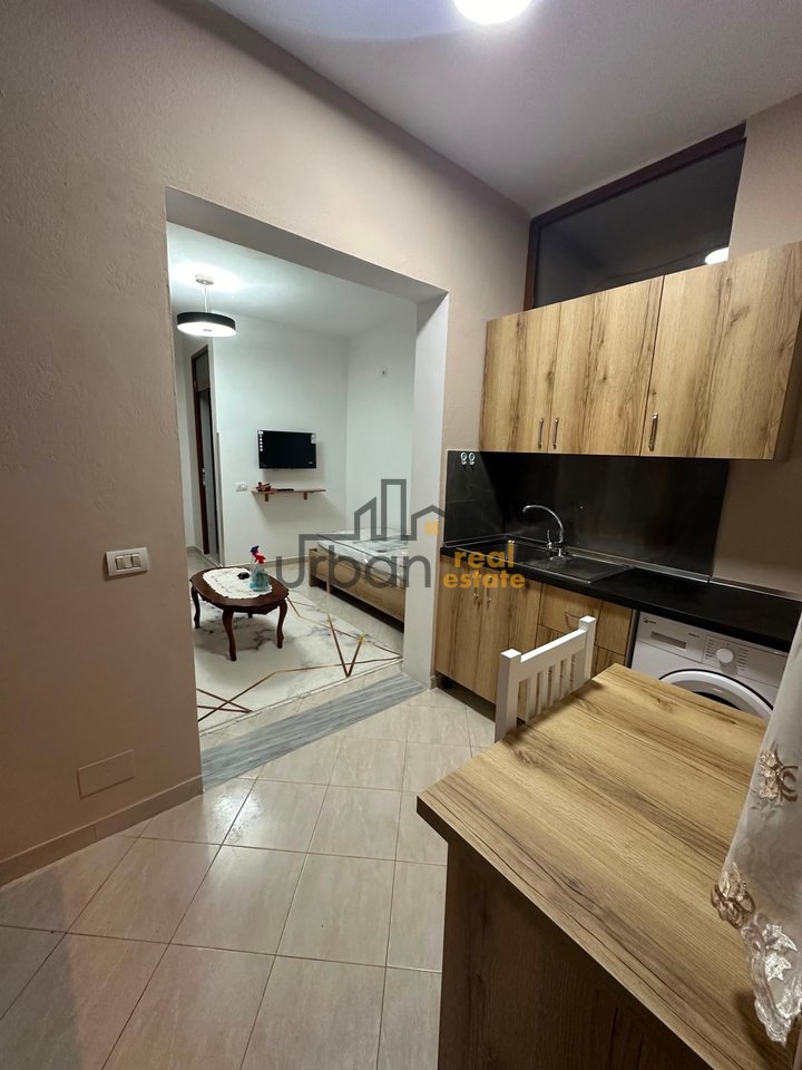 Qera, Garsoniere,  Rruga 5 Maji, Tiranë - 35.000 Lekë | 30 m²