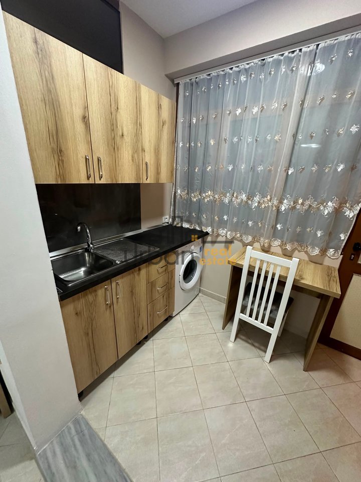 Qera, Garsoniere,  Rruga 5 Maji, Tiranë - 35.000 Lekë | 30 m²