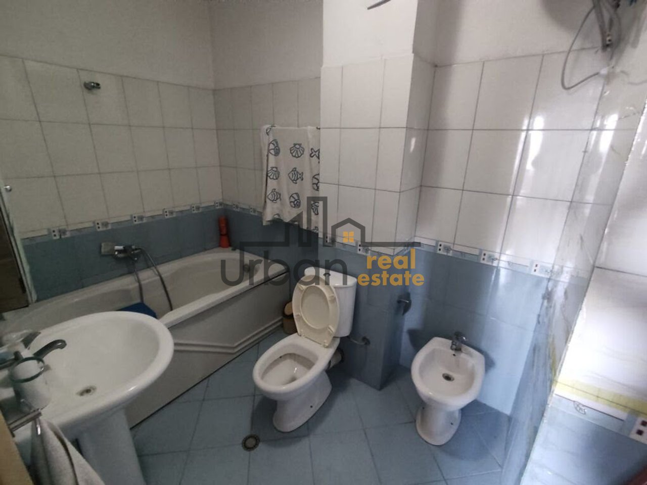Qera,  Apartament 2+1+2,  Rruga Fortuzi, Tiranë - 70.000 Lekë | 110 m²