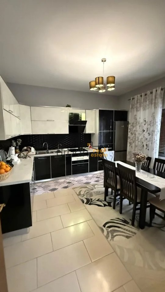 Shitet, Shtëpi private, 1-kateshe, Pezë, Tiranë - 150,000€ | 121.6 m²