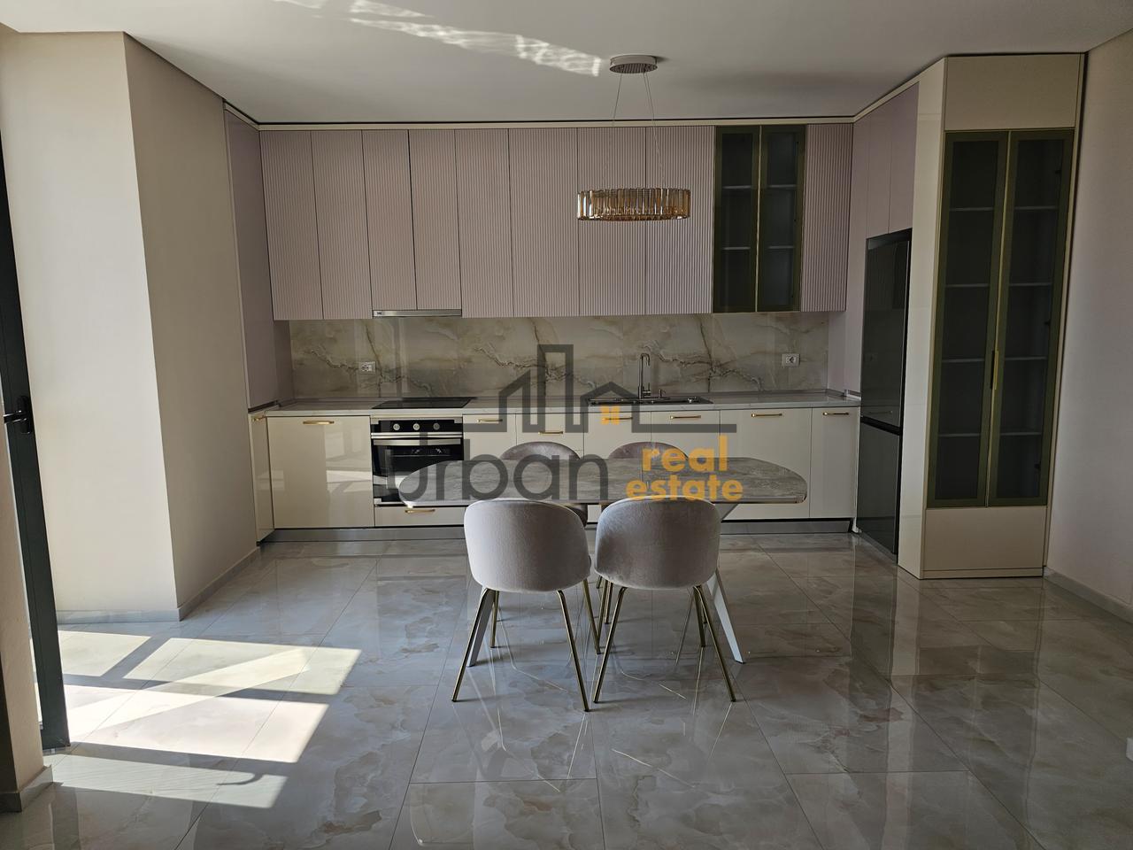 In affitto, Appartamento 2+1, Via Kavaja, Tirana - 900€ | 110 m²