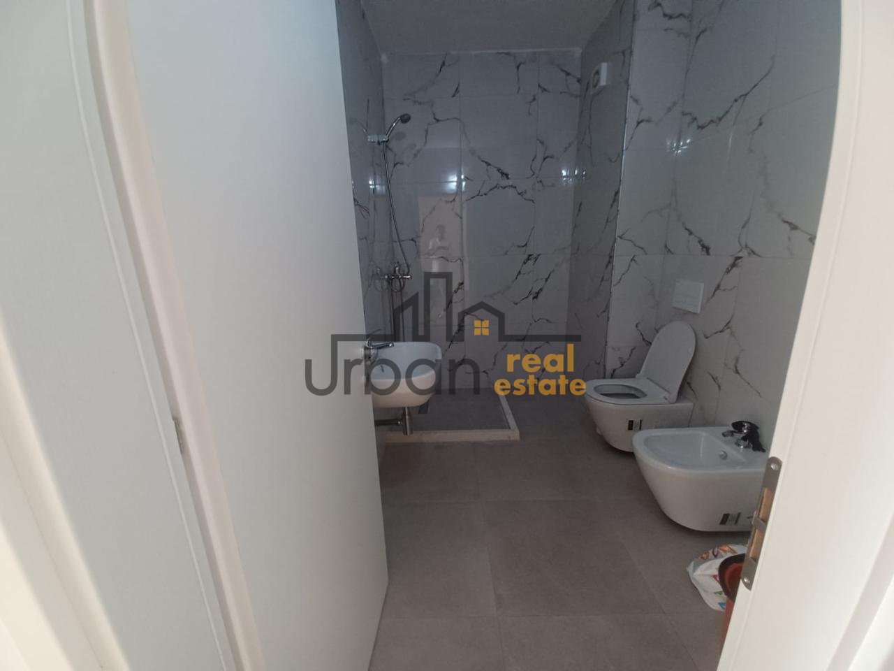 Qera,  Apartament 1+1 , Rruga e Dibrës, Tiranë - 60.000 Lekë | 72 m²