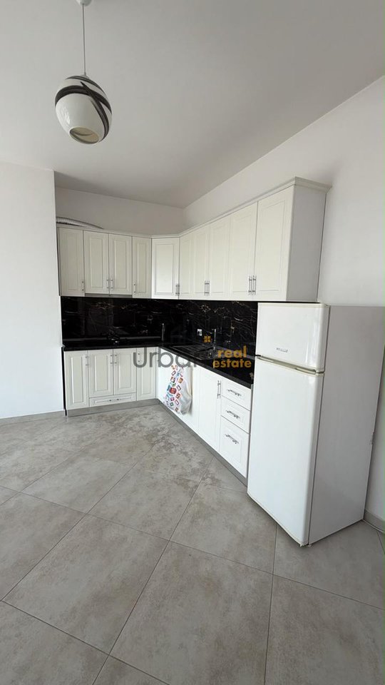 Qera,  Apartament 1+1 ,Farmacia 10, Tiranë - 60,000 Lekë | 72 m²