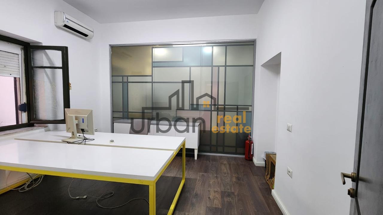 For Rent, 5-Storey Building, Former Block, Tirana - 1,500,000 Lek | 900 m²