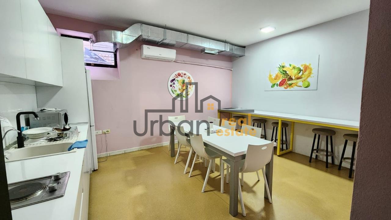 For Rent, 5-Storey Building, Former Block, Tirana - 1,500,000 Lek | 900 m²