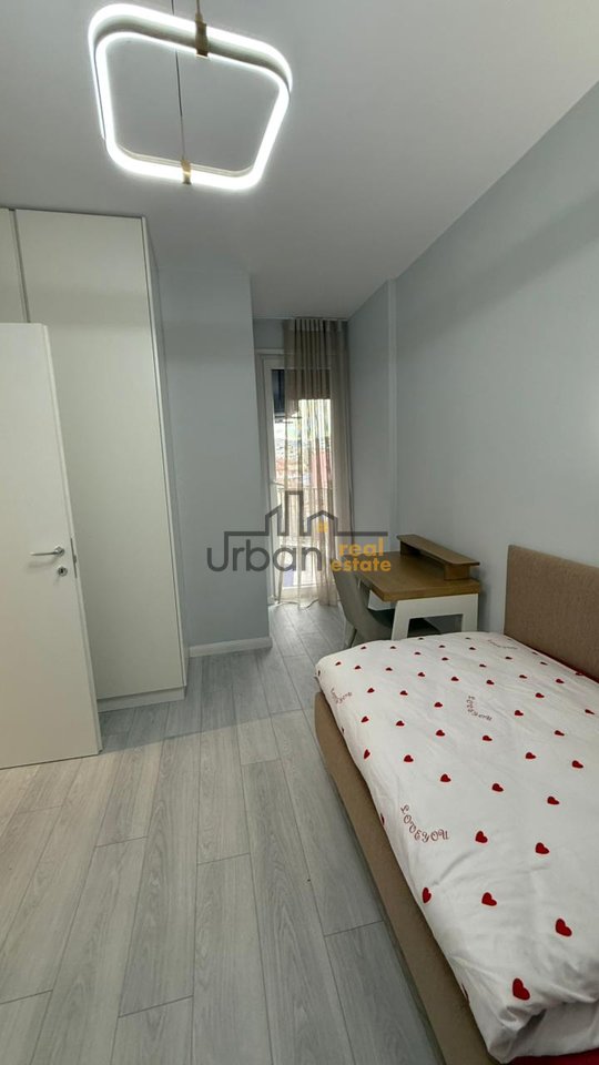 Qera, Apartament 2+1+ Post Parking, 9 Katëshet, Tiranë - 1100€ | 90 m²