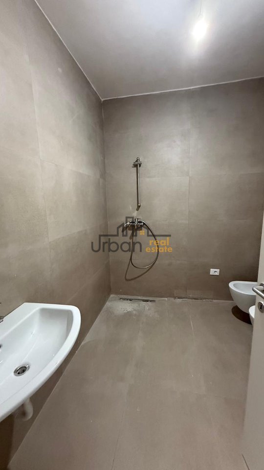 In affitto, appartamento 1+1, via Bogdaneve, Tirana - €1000 | 83 m²