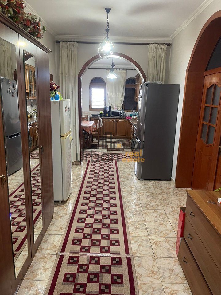 Qera, Ambient Biznesi (Kat Vile) 3+1, 5 Maji – 1300 € | 207 m²