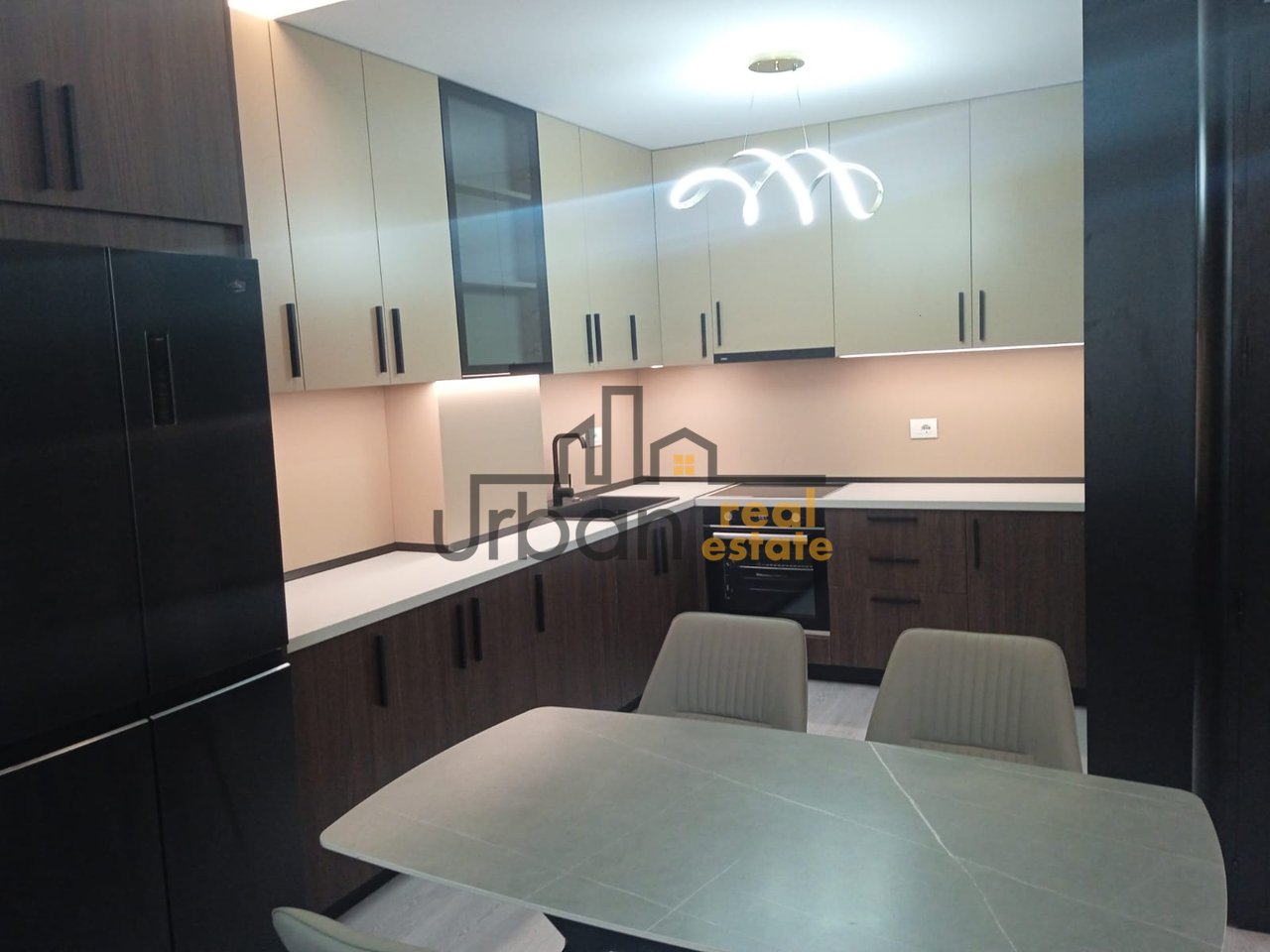 In affitto, Appartamento 2+1+Posto auto, Complesso Tom Doshi, Tirana - 550€ | 120 m²