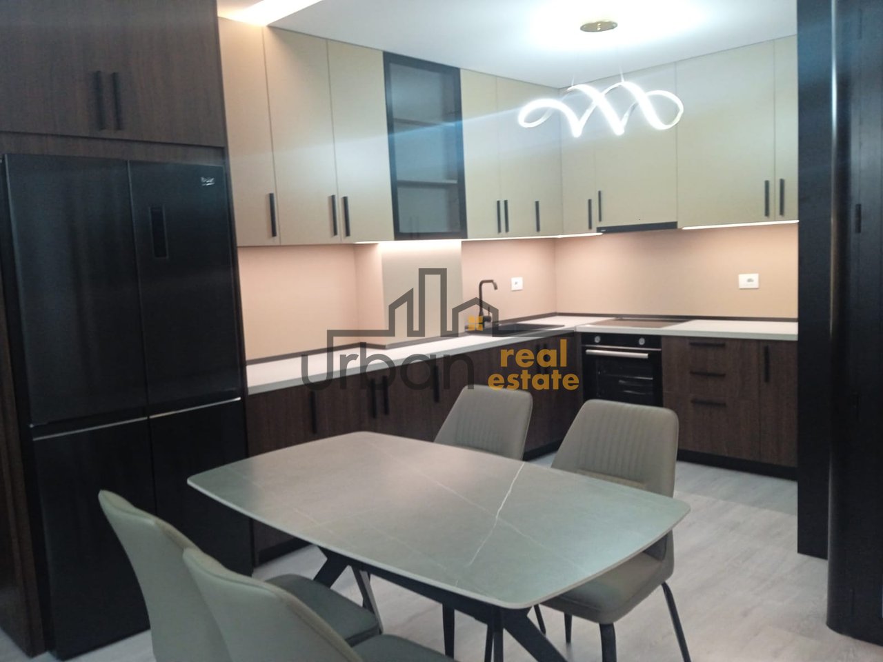 In affitto, Appartamento 2+1+Posto auto, Complesso Tom Doshi, Tirana - 550€ | 120 m²