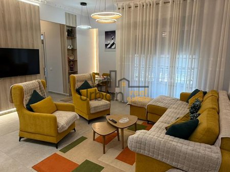 Qera, Apartament 2+1+2, Qendër , Tiranë - 1000€ | 110 m²