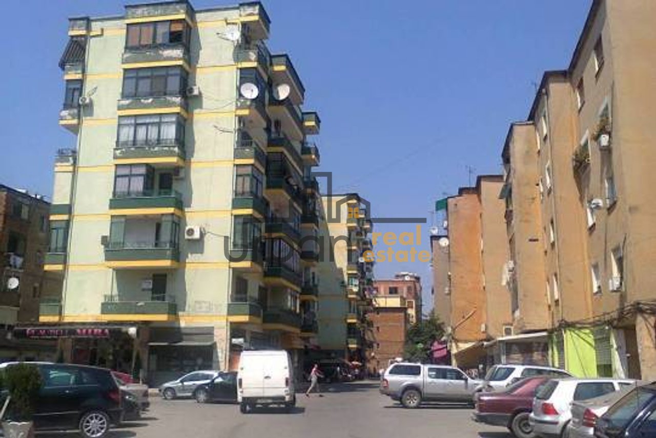 Shitet Apartament 3+1 (2 apartamente 1+1 të bashkuara) – Naim Frashëri - 235.000 € | 125 m2