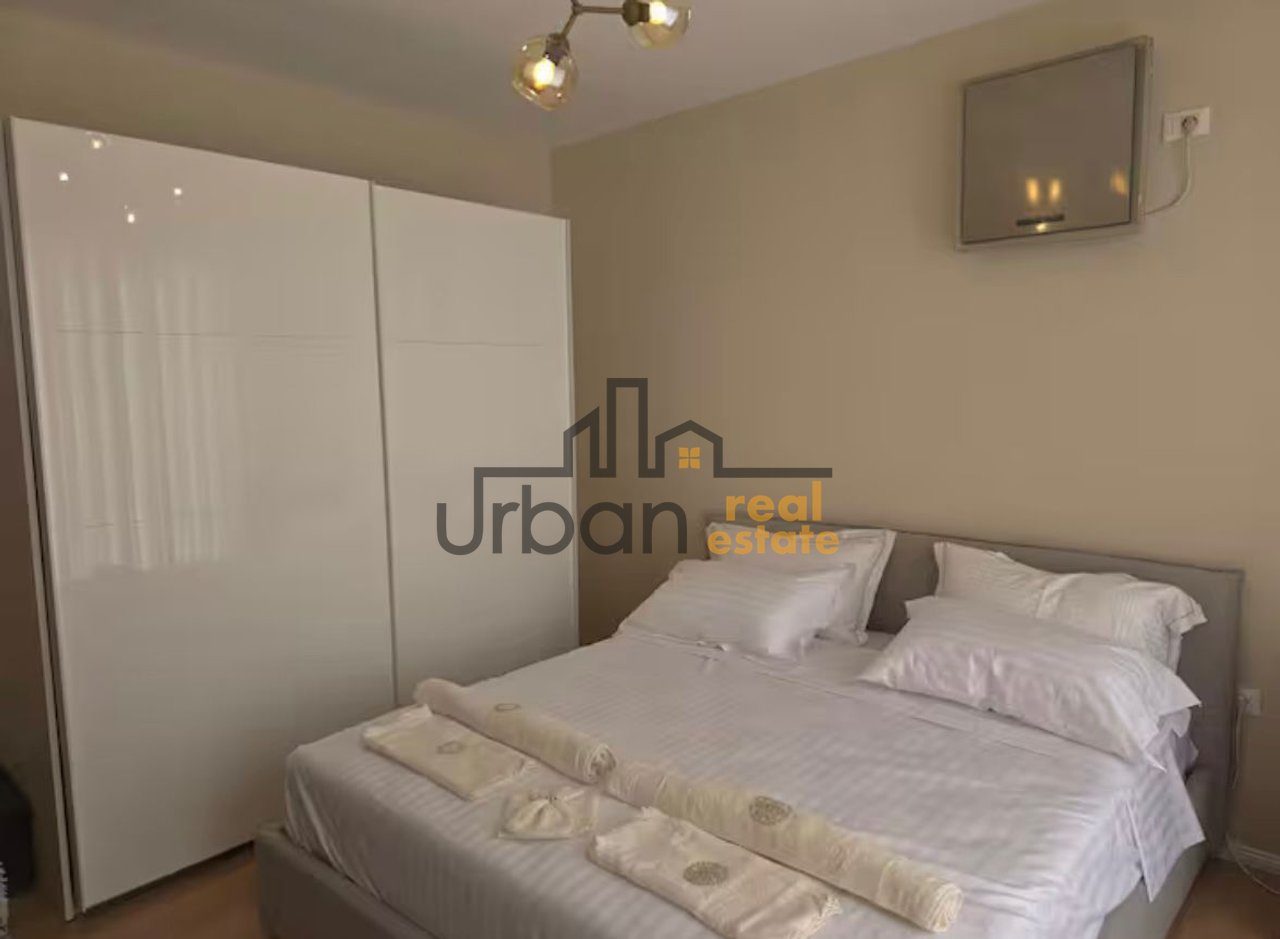 Qera, Apartament 2+1, Blloku përball SKY Tower, Tiranë - 1200€ | 145 m²