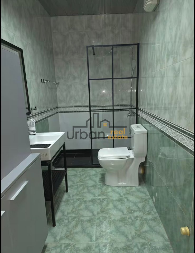 Qera, Apartament 2+1, Blloku përball SKY Tower, Tiranë - 1200€ | 145 m²