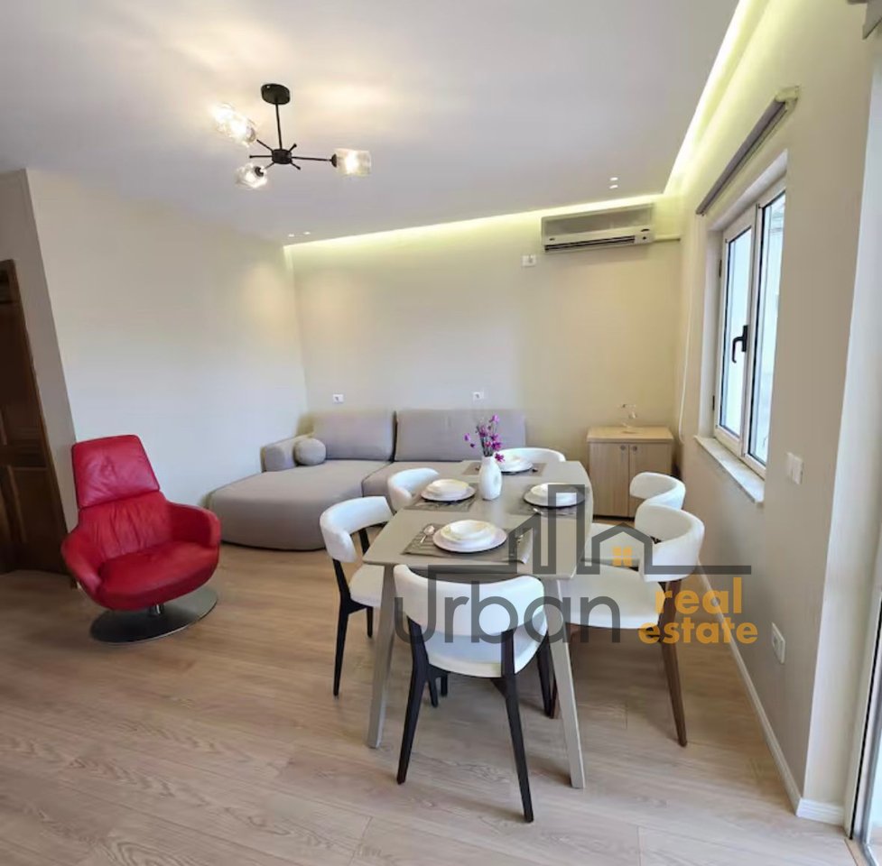 Qera, Apartament 2+1, Blloku përball SKY Tower, Tiranë - 1200€ | 145 m²