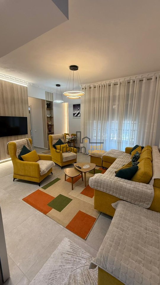 Affitto, Appartamento 2+1+2, Centro, Tirana - 1000€ | 110 m²