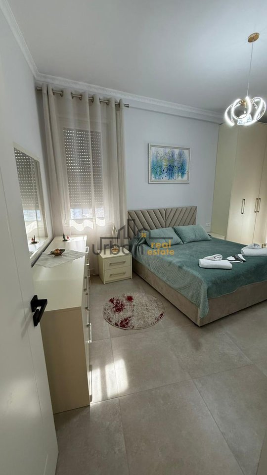Affitto, Appartamento 2+1+2, Centro, Tirana - 1000€ | 110 m²