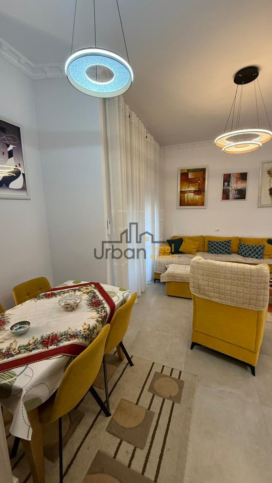 Affitto, Appartamento 2+1+2, Centro, Tirana - 1000€ | 110 m²
