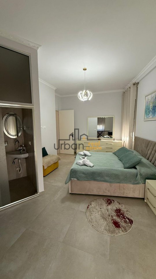 Affitto, Appartamento 2+1+2, Centro, Tirana - 1000€ | 110 m²