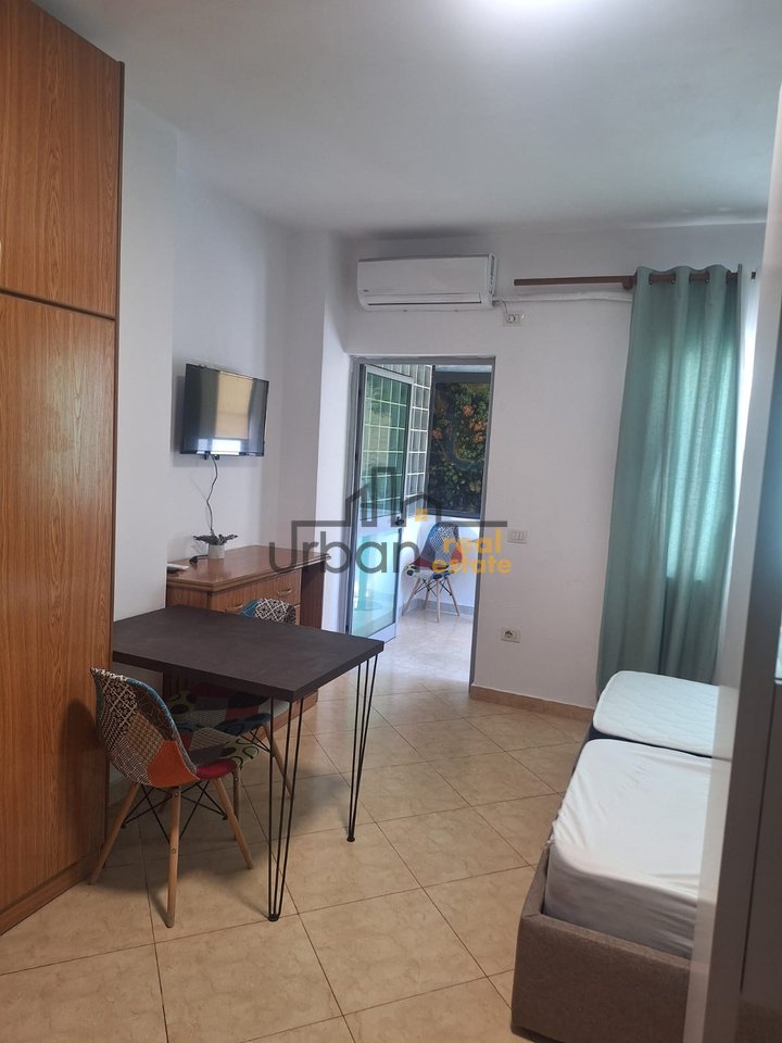 Shiten ,2 Garsoniere ,Perballe Bllokut te Ambasadave  ,Tiranë - 224,000€ | 93.4 m²