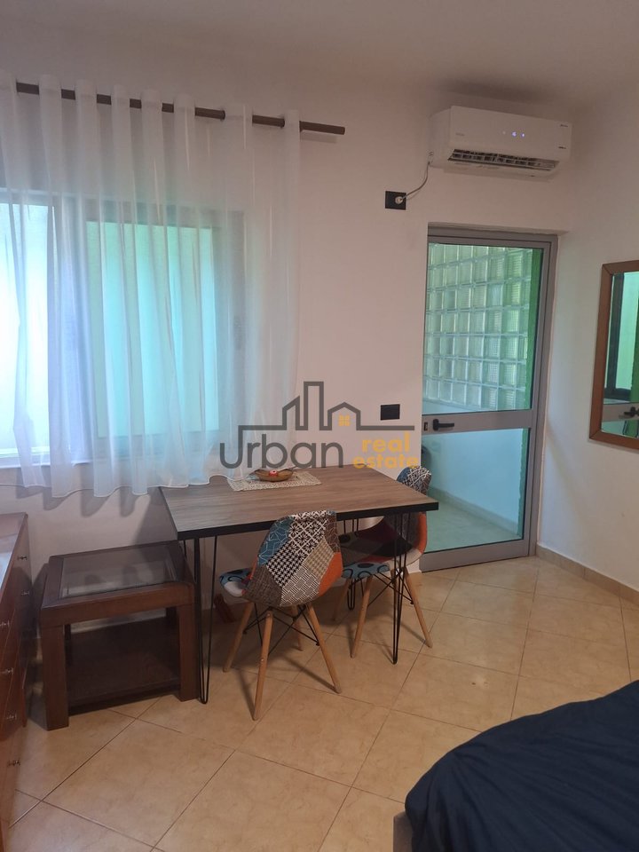 Shiten ,2 Garsoniere ,Perballe Bllokut te Ambasadave  ,Tiranë - 224,000€ | 93.4 m²
