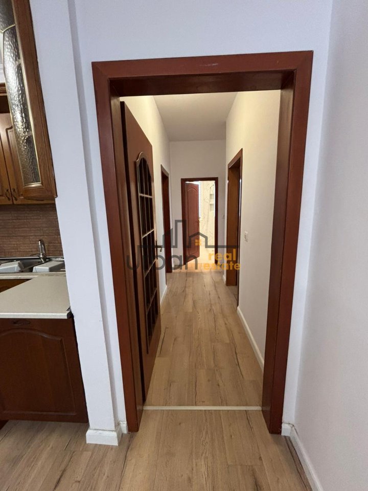 Rent, Apartment 3+1+2, 21 Dhjetori, Tirana - 110,000 Lek | 150 m²
