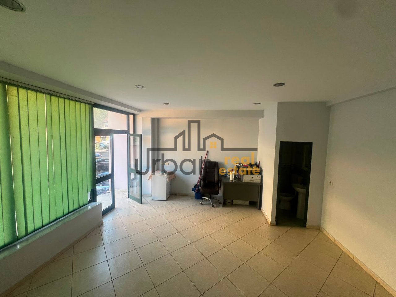 For sale, Shop + Parking Spot, Ali Demi, Tirana - 100,000€ | 60 m²