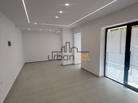 Affitto, Negozio, Brryli, Tirana - 700€ | 42 m²