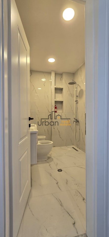 Shitet, Apartament 1+1, 21 Dhjetori, Tiranë - 165,000€ | 65 m²