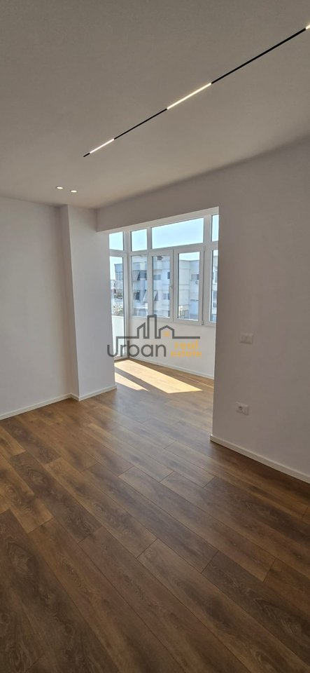 Shitet, Apartament 1+1, 21 Dhjetori, Tiranë - 165,000€ | 65 m²