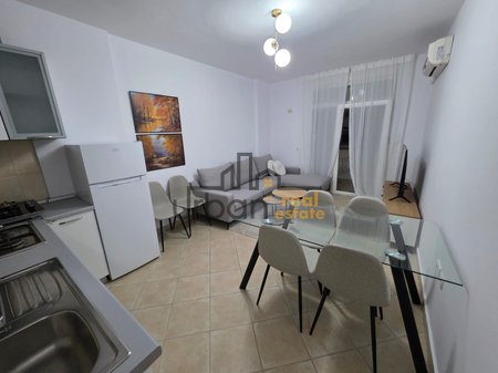 Qera,  Apartament 1+1 , Ish Ekspozita, Tiranë - 650€ | 62 m²