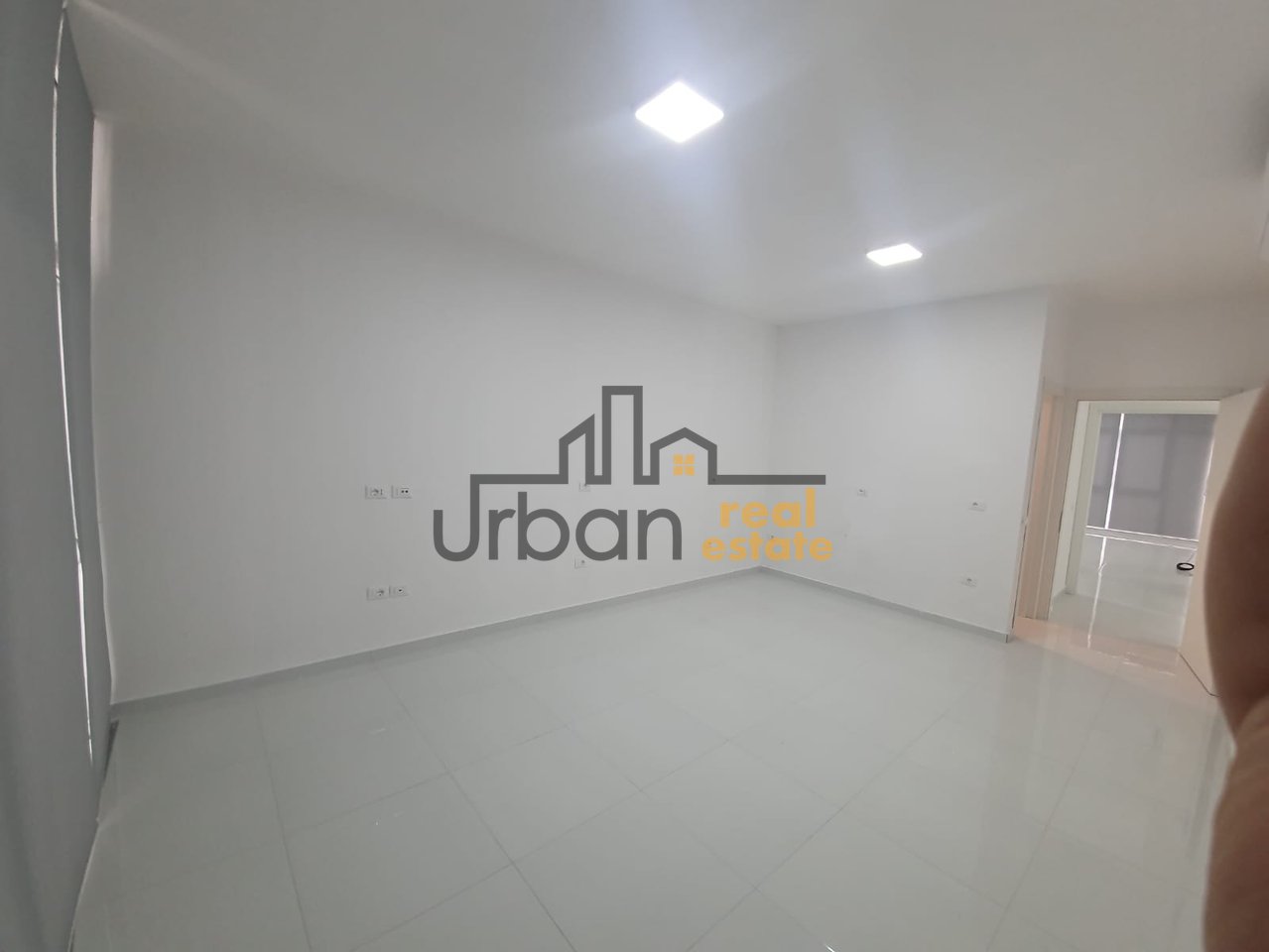 Qera,  Zyrë, Kompleksi Kika 2, Tirana - 1200€ | 105 m²