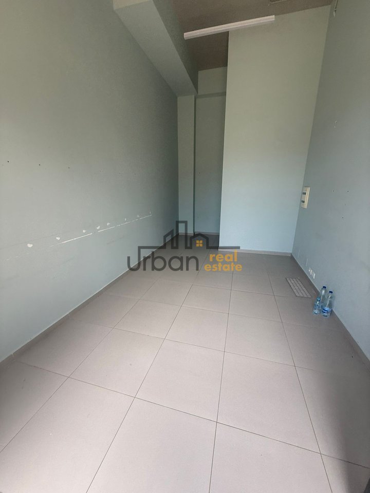 Qera,  Dyqan, Rruga Xhanfize Keko, Tiranë - 30,000 Lekë | 24 m²