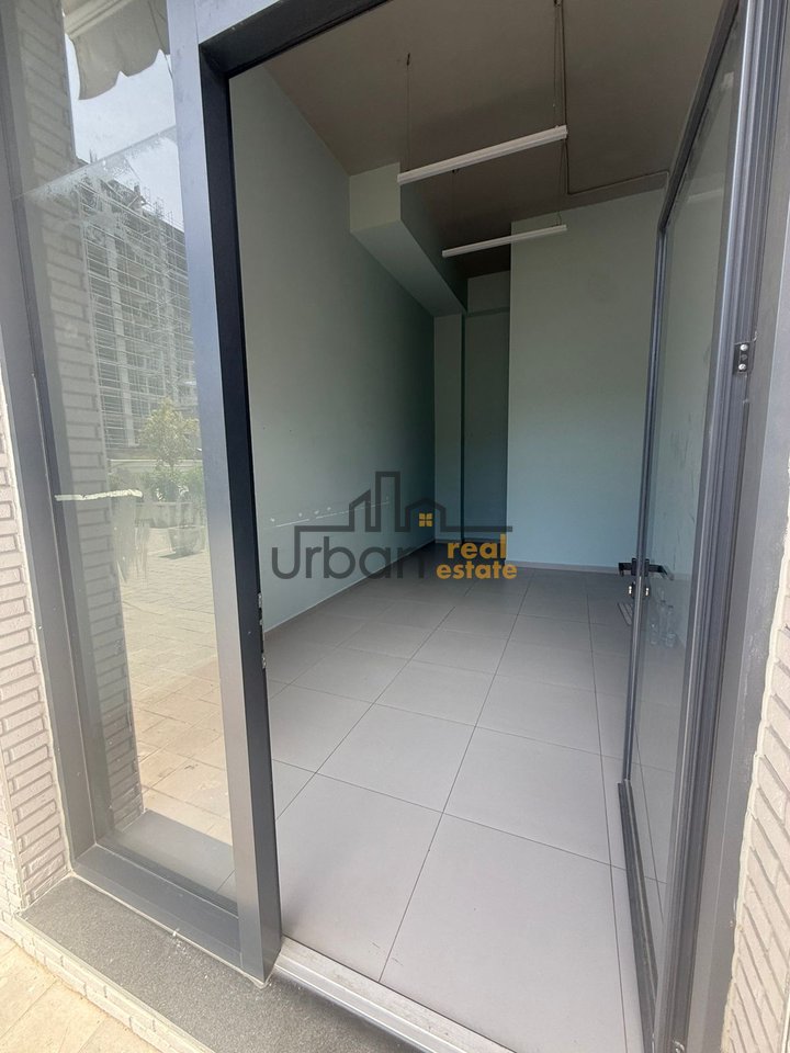Qera,  Dyqan, Rruga Xhanfize Keko, Tiranë - 30,000 Lekë | 24 m²