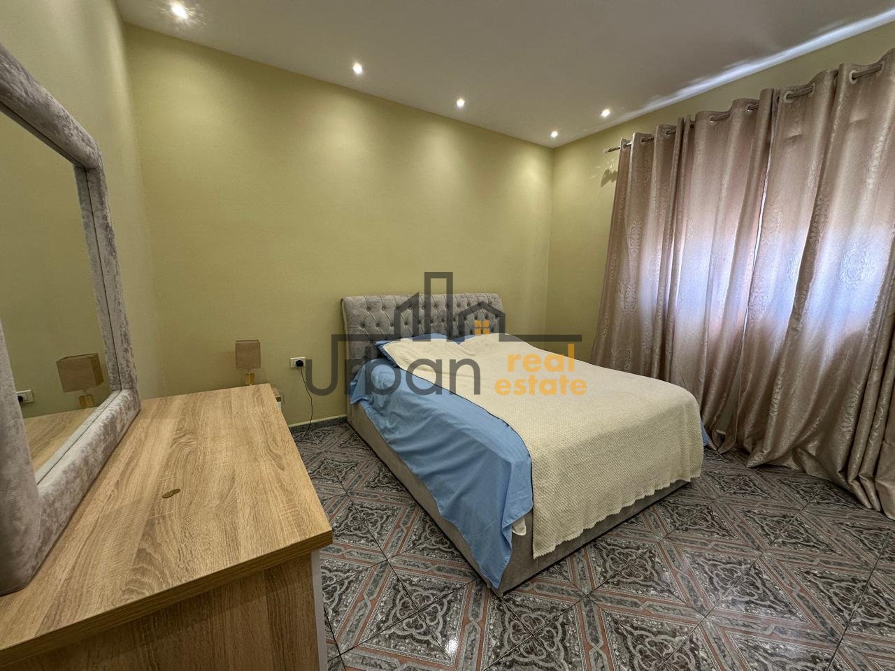 Qera, Pjesë Vile 3+1+Post Parking , Ish Dogana, Tiranë - 1000€ | 150 m²