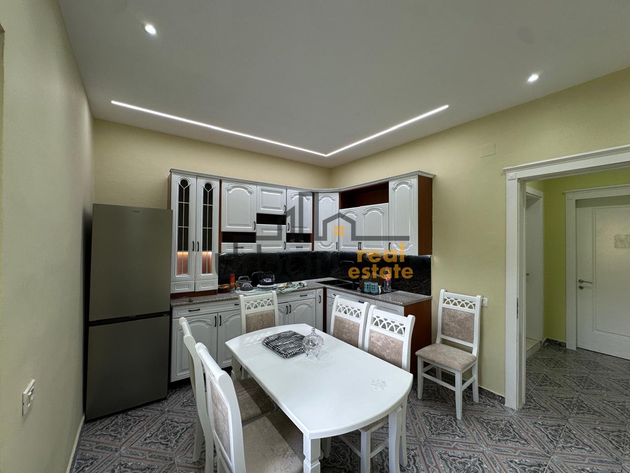 Qera, Pjesë Vile 3+1+Post Parking , Ish Dogana, Tiranë - 1000€ | 150 m²