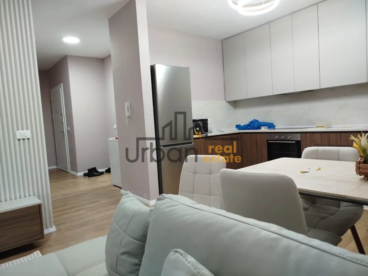 Affitto, Appartamento 1+1, Scuola Rossa, Tirana - 720€ | 80 m²